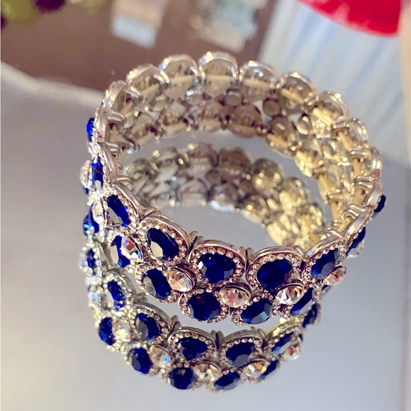 Macy's Jewelry - BLUE & CRYSTAL ZIRCON STRECH BRACELET (NWOT)